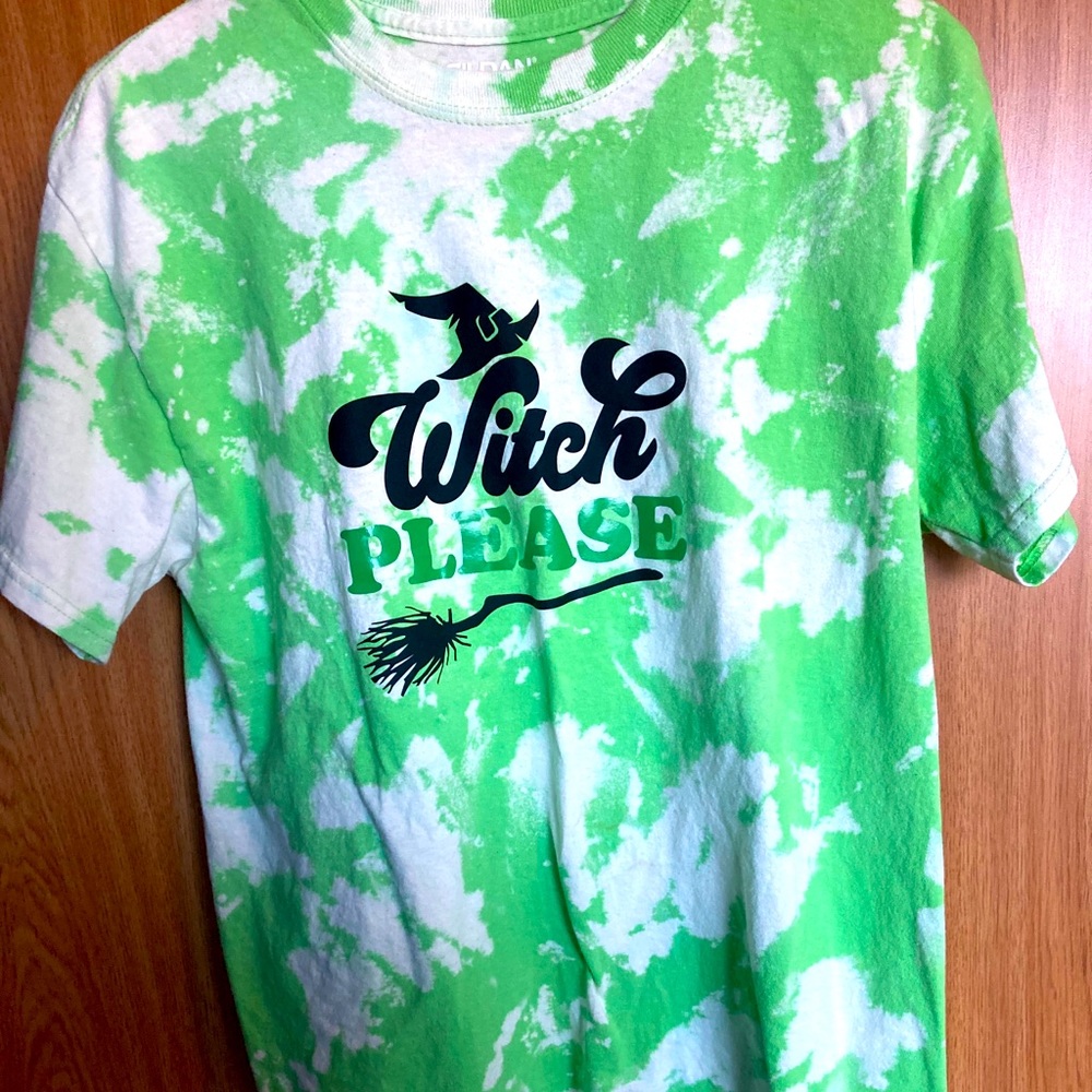 Green witchy bleach dye tee